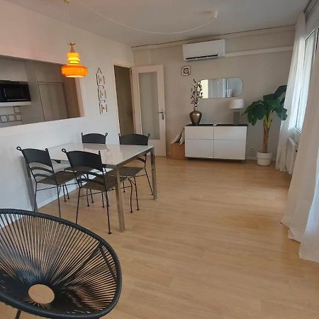 Puerto Deportivo Beachfront: Renovated Seaside Retreat Hospitalet De L'Infant Exterior photo