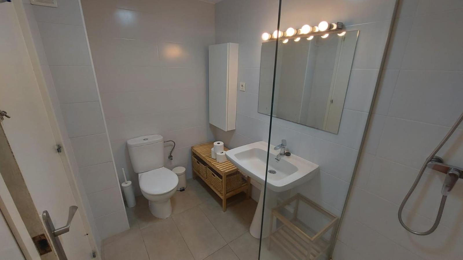 Puerto Deportivo Beachfront: Renovated Seaside Retreat Hospitalet De L'Infant Exterior photo