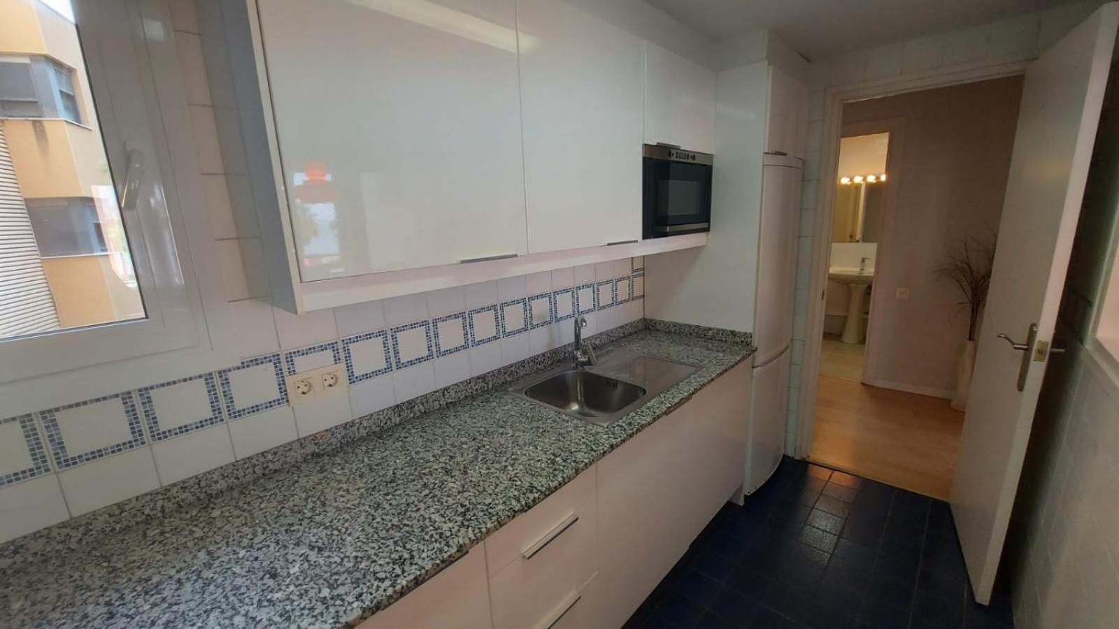 Puerto Deportivo Beachfront: Renovated Seaside Retreat Hospitalet De L'Infant Exterior photo