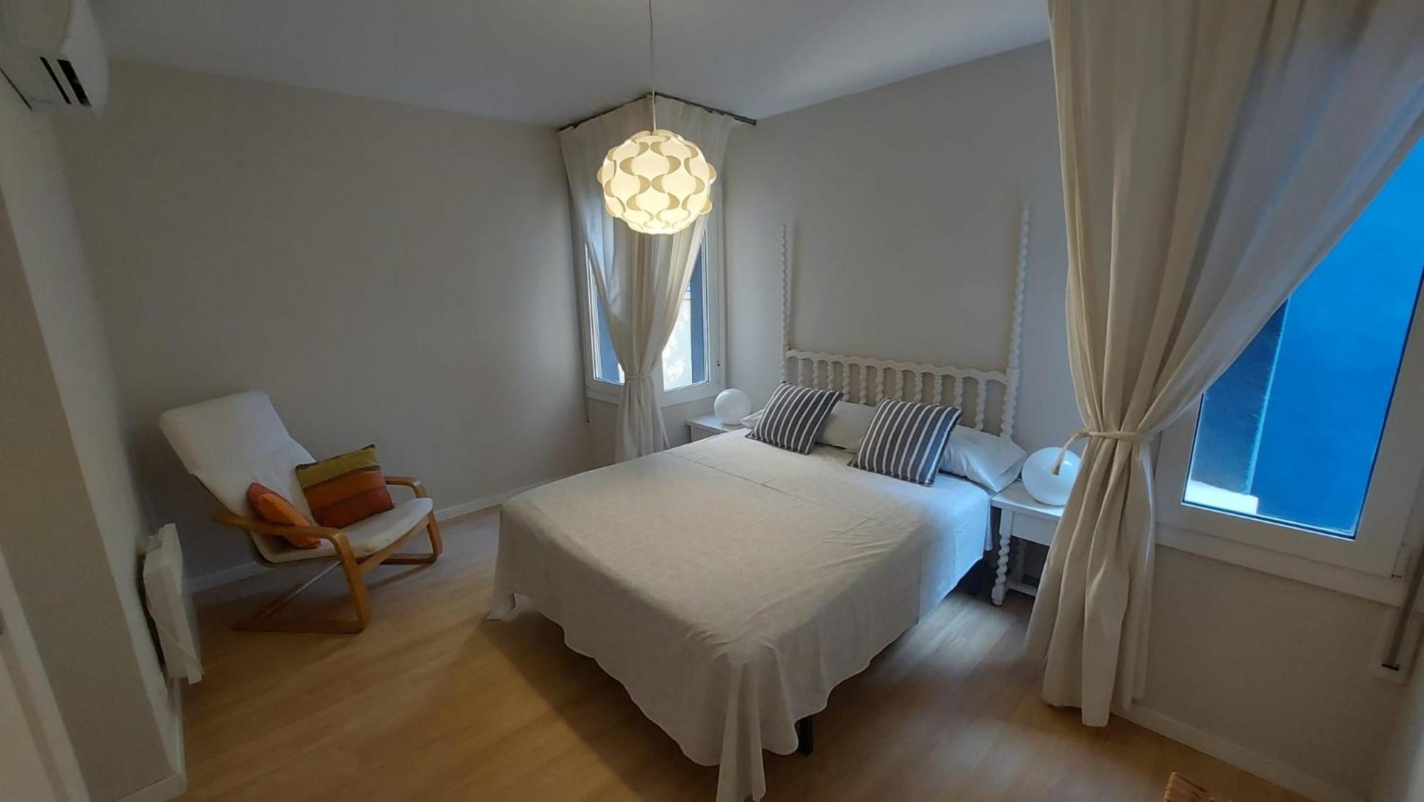 Puerto Deportivo Beachfront: Renovated Seaside Retreat Hospitalet De L'Infant Exterior photo